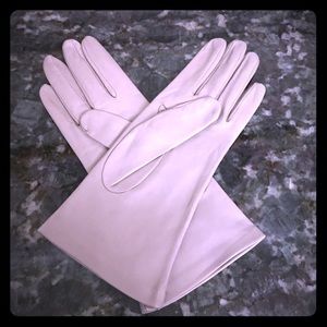 Neiman Marcus Genuine Leather Grey Driving Gloves